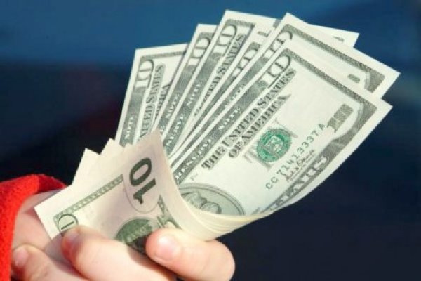 Dolarul a scăzut puternic vineri, până la cota 3,3 lei!